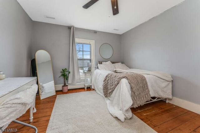 57 Main St, Lebanon Boro, NJ 08833