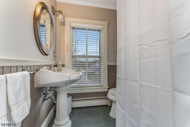 57 Main St, Lebanon Boro, NJ 08833