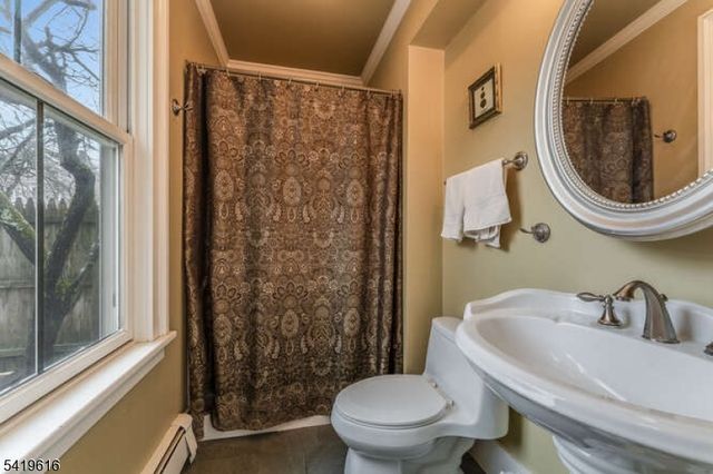 57 Main St, Lebanon Boro, NJ 08833