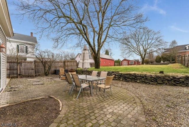 57 Main St, Lebanon Boro, NJ 08833