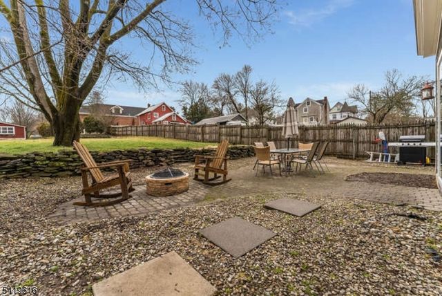 57 Main St, Lebanon Boro, NJ 08833