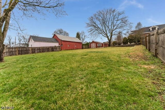 57 Main St, Lebanon Boro, NJ 08833