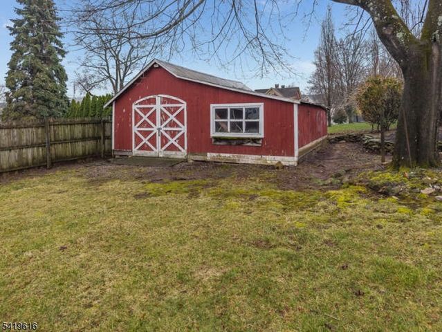 57 Main St, Lebanon Boro, NJ 08833