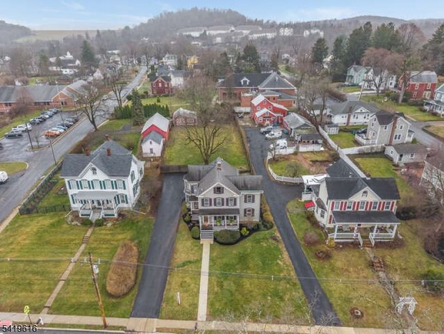 57 Main St, Lebanon Boro, NJ 08833