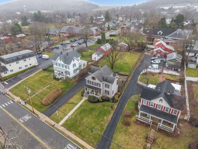 57 Main St, Lebanon Boro, NJ 08833