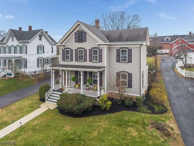 57 Main St, Lebanon Boro, NJ 08833