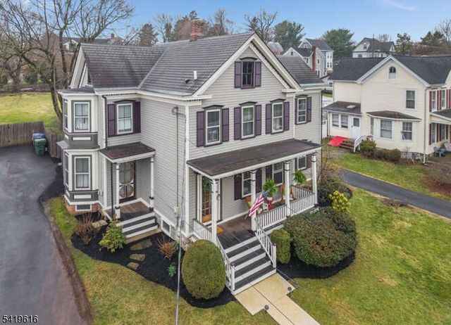 57 Main St, Lebanon Boro, NJ 08833