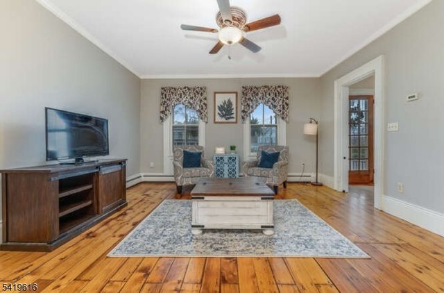 57 Main St, Lebanon Boro, NJ 08833