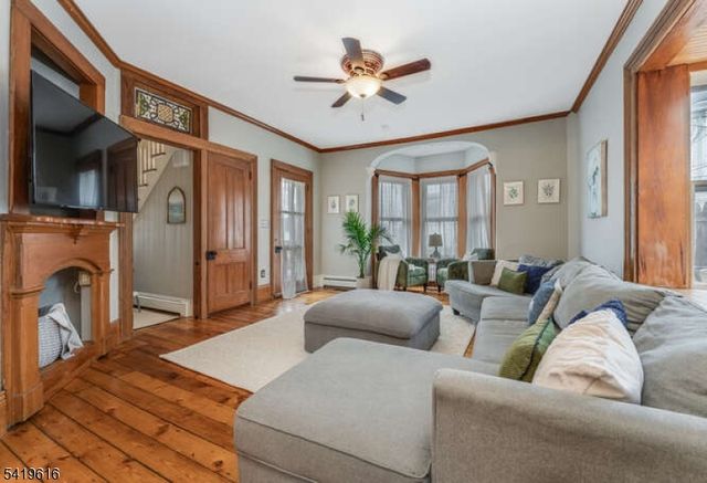 57 Main St, Lebanon Boro, NJ 08833