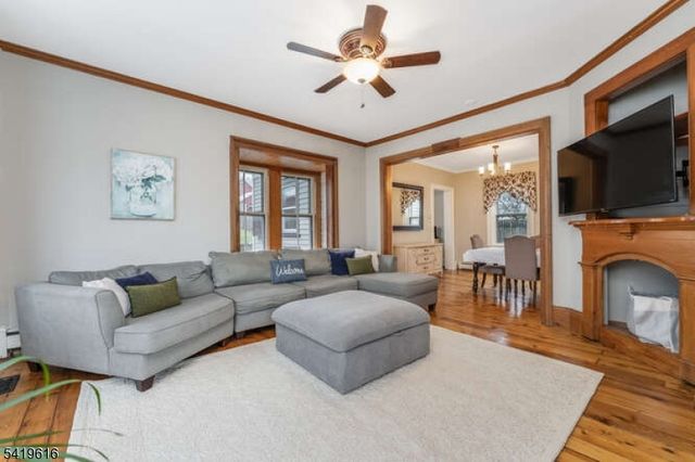 57 Main St, Lebanon Boro, NJ 08833