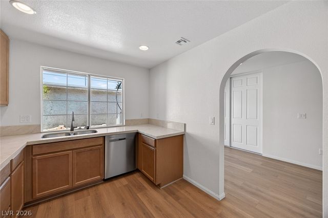 422 Greenbriar Townhouse Way, Las Vegas, NV 89121