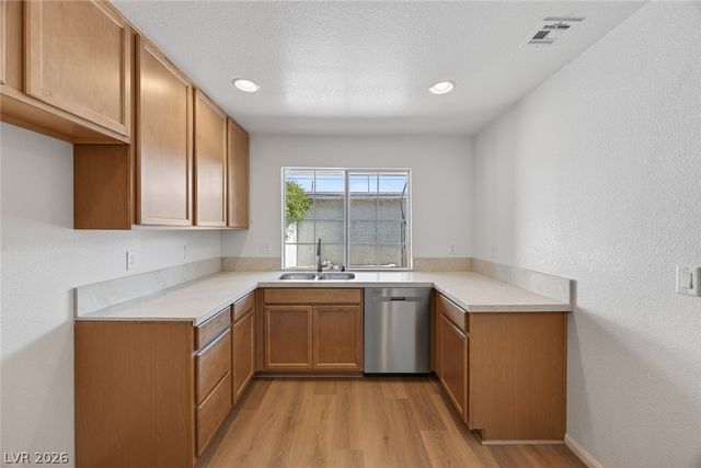 422 Greenbriar Townhouse Way, Las Vegas, NV 89121