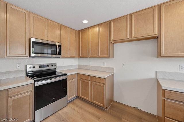 422 Greenbriar Townhouse Way, Las Vegas, NV 89121