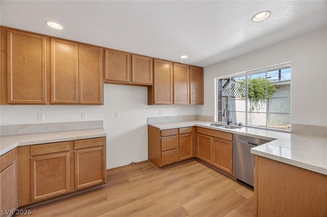 422 Greenbriar Townhouse Way, Las Vegas, NV 89121