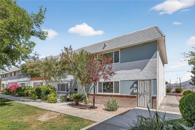 422 Greenbriar Townhouse Way, Las Vegas, NV 89121