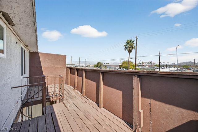 422 Greenbriar Townhouse Way, Las Vegas, NV 89121