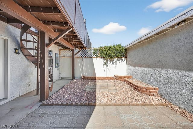 422 Greenbriar Townhouse Way, Las Vegas, NV 89121