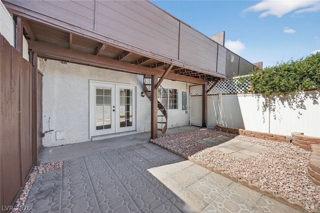 422 Greenbriar Townhouse Way, Las Vegas, NV 89121