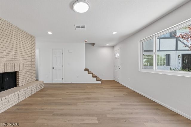 422 Greenbriar Townhouse Way, Las Vegas, NV 89121