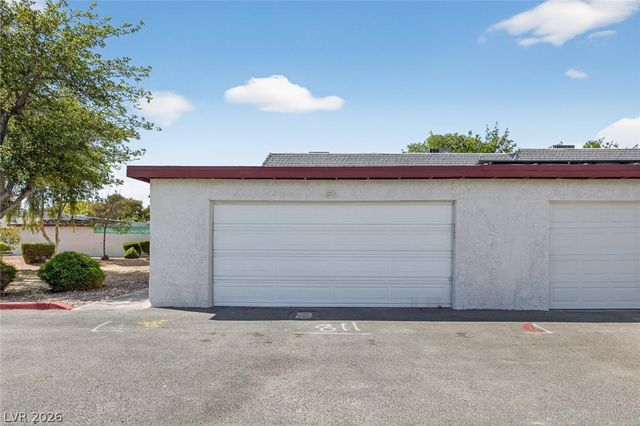 422 Greenbriar Townhouse Way, Las Vegas, NV 89121