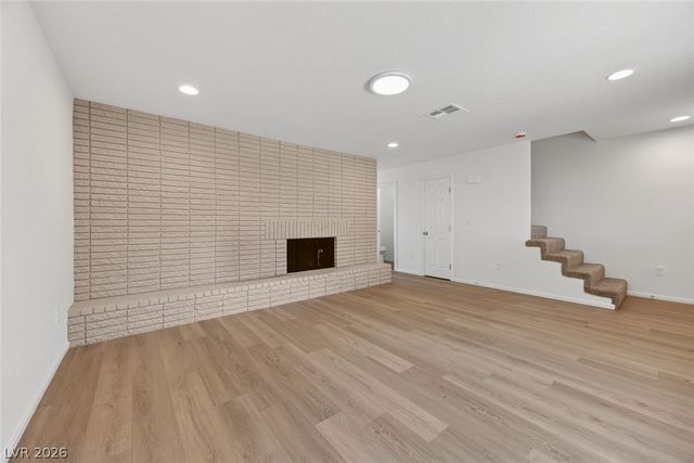 422 Greenbriar Townhouse Way, Las Vegas, NV 89121