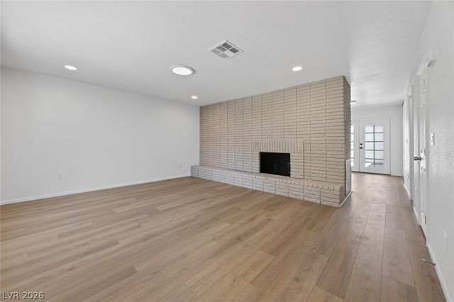 422 Greenbriar Townhouse Way, Las Vegas, NV 89121