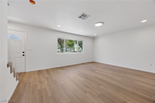 422 Greenbriar Townhouse Way, Las Vegas, NV 89121