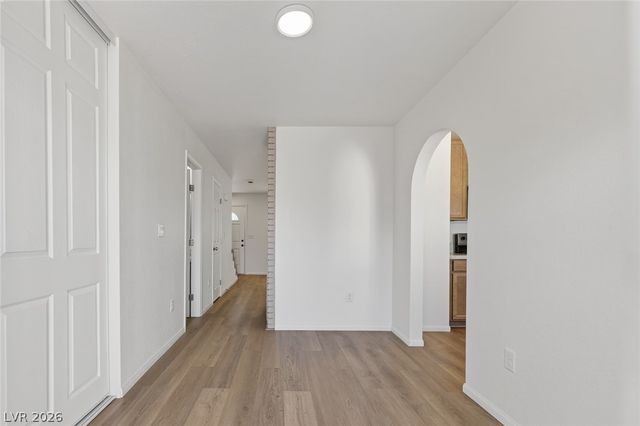 422 Greenbriar Townhouse Way, Las Vegas, NV 89121