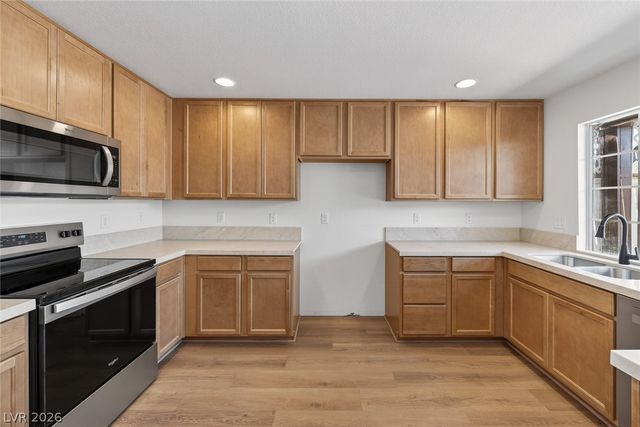 422 Greenbriar Townhouse Way, Las Vegas, NV 89121