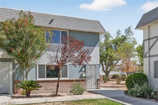 422 Greenbriar Townhouse Way, Las Vegas, NV 89121