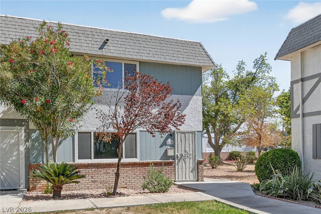 422 Greenbriar Townhouse Way, Las Vegas, NV 89121