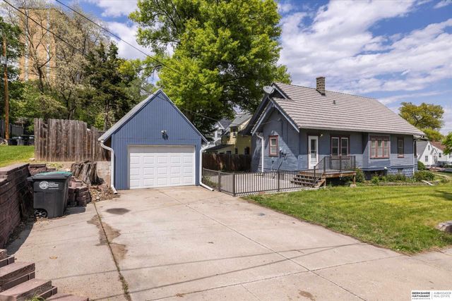 926 S 51st Avenue, Omaha, NE 68106