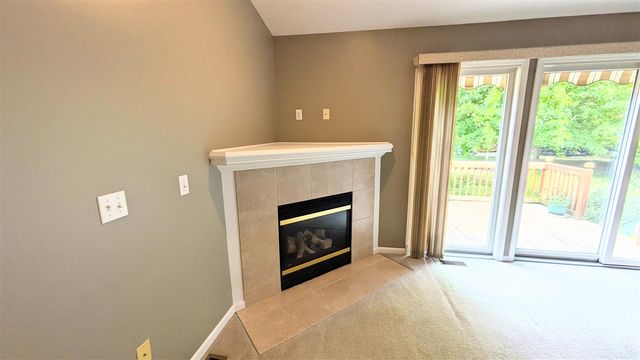 23721 W Lake Circle 14, Brownstown, MI 48183