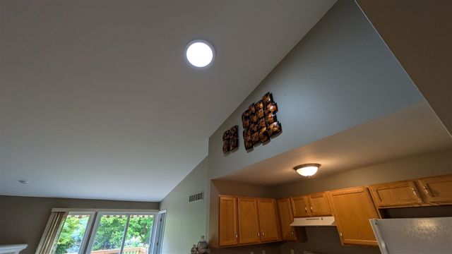 23721 W Lake Circle 14, Brownstown, MI 48183