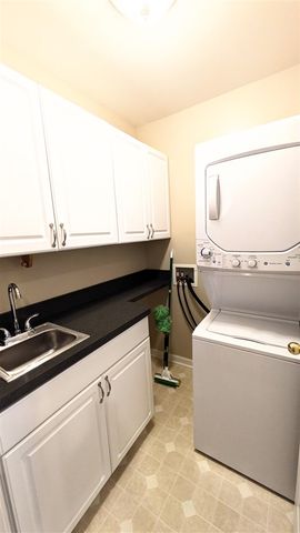 23721 W Lake Circle 14, Brownstown, MI 48183