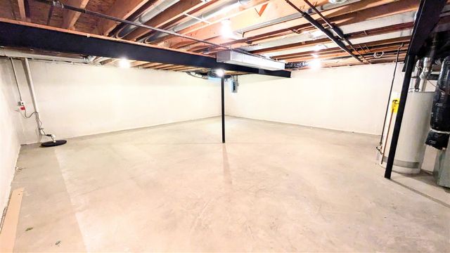 23721 W Lake Circle 14, Brownstown, MI 48183