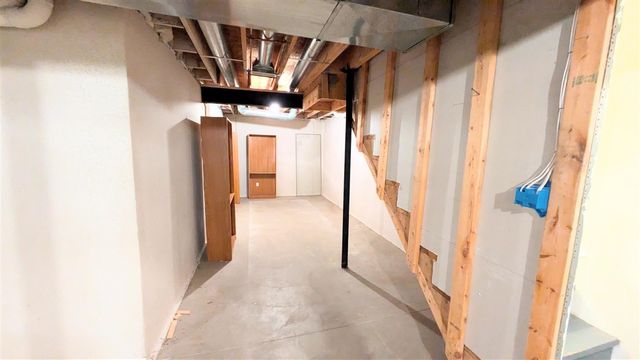 23721 W Lake Circle 14, Brownstown, MI 48183