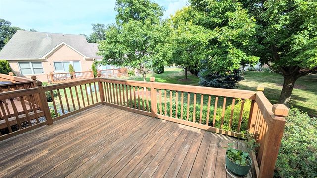 23721 W Lake Circle 14, Brownstown, MI 48183