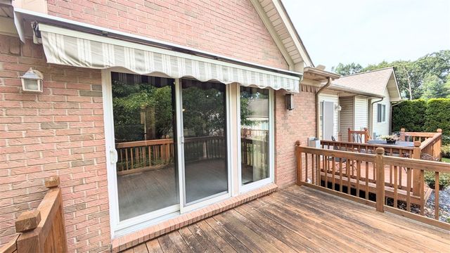 23721 W Lake Circle 14, Brownstown, MI 48183