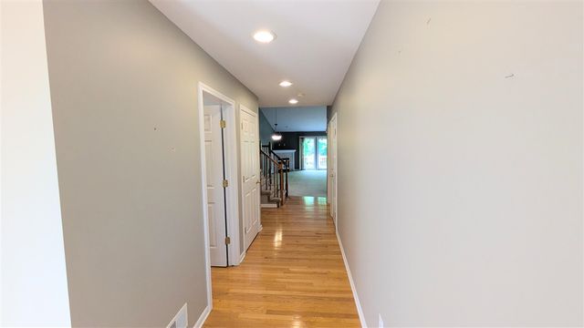 23721 W Lake Circle 14, Brownstown, MI 48183