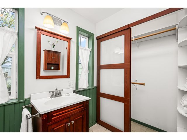 3210 ROYAL Ave, Eugene, OR 97402