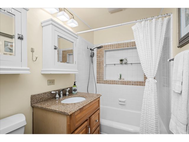 3210 ROYAL Ave, Eugene, OR 97402