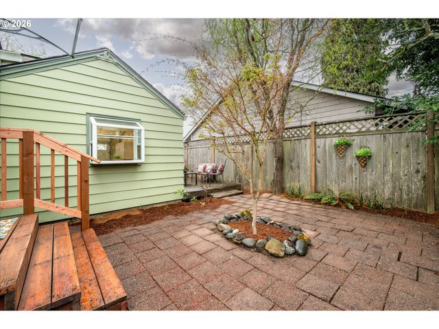 3210 ROYAL Ave, Eugene, OR 97402