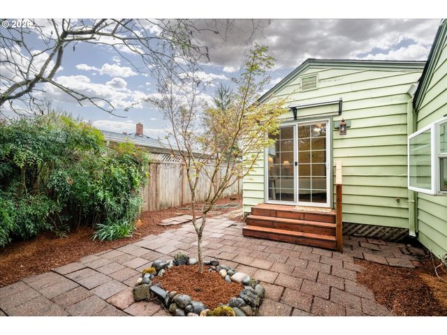 3210 ROYAL Ave, Eugene, OR 97402