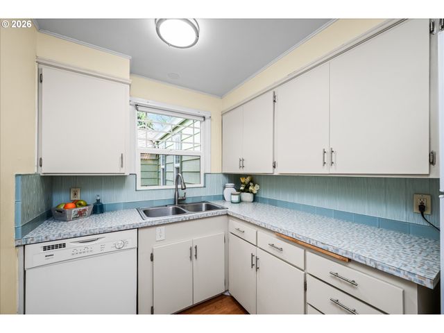 3210 ROYAL Ave, Eugene, OR 97402