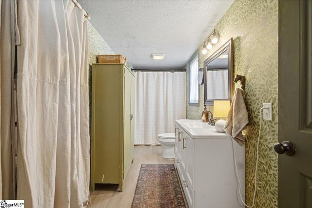 17 1st Street, Inman, SC 29349