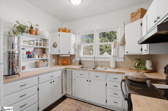 17 1st Street, Inman, SC 29349