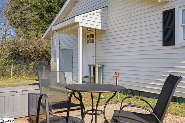 17 1st Street, Inman, SC 29349