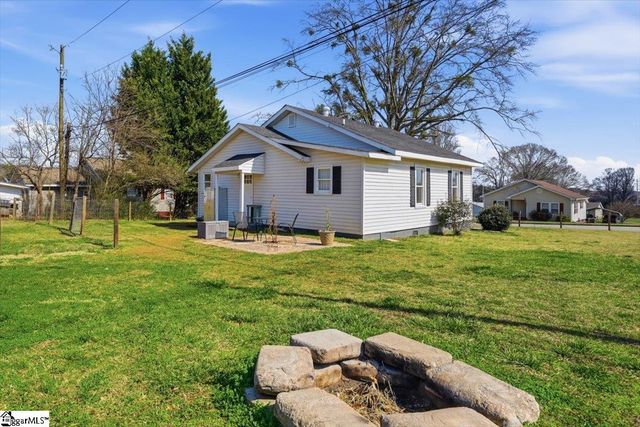 17 1st Street, Inman, SC 29349