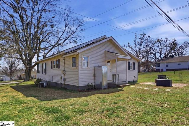 17 1st Street, Inman, SC 29349